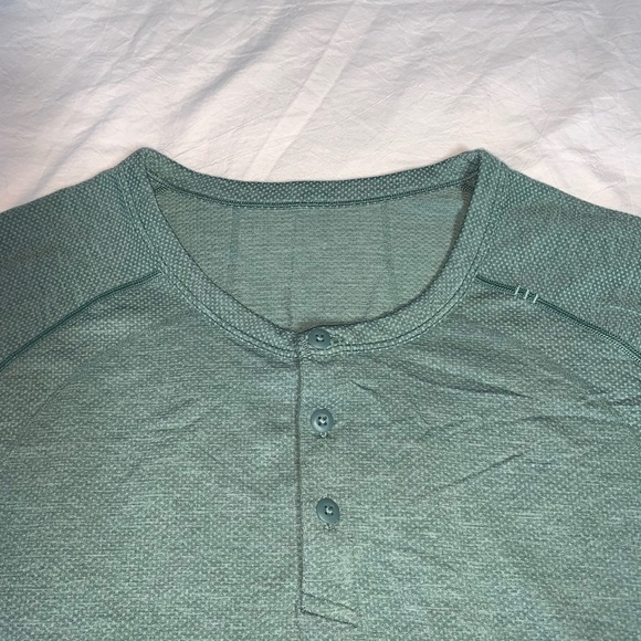 Lululemon Metal Vent Short Sleeve - Picture 2 of 4